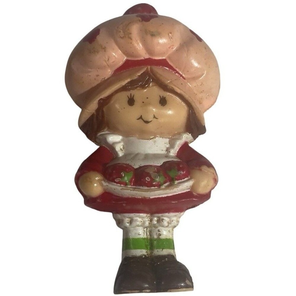 Strawberryland Miniatures Strawberry Shortcake With Three Berries by Kenner 1982